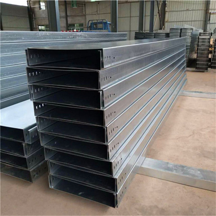 安裝電纜橋架時(shí)要注意什么